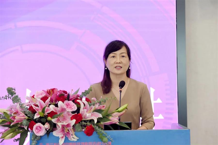 溫州市婦聯(lián)副主席陳愛英 溫州市婦聯(lián)副主席陳愛英