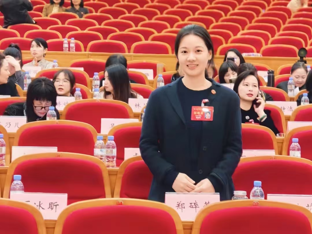 金橋銅業(yè)總經理鄭碎燕 金橋銅業(yè)總經理鄭碎燕